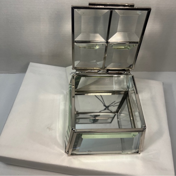 Nicole Miller Home Glass Mirrored Trinket Jewelry Box 3.5x3.5 Lid / 4X4 Base NEW - Picture 8 of 10